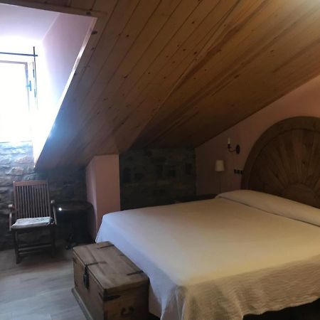 Hotel Villa Romanica Aínsa Екстериор снимка