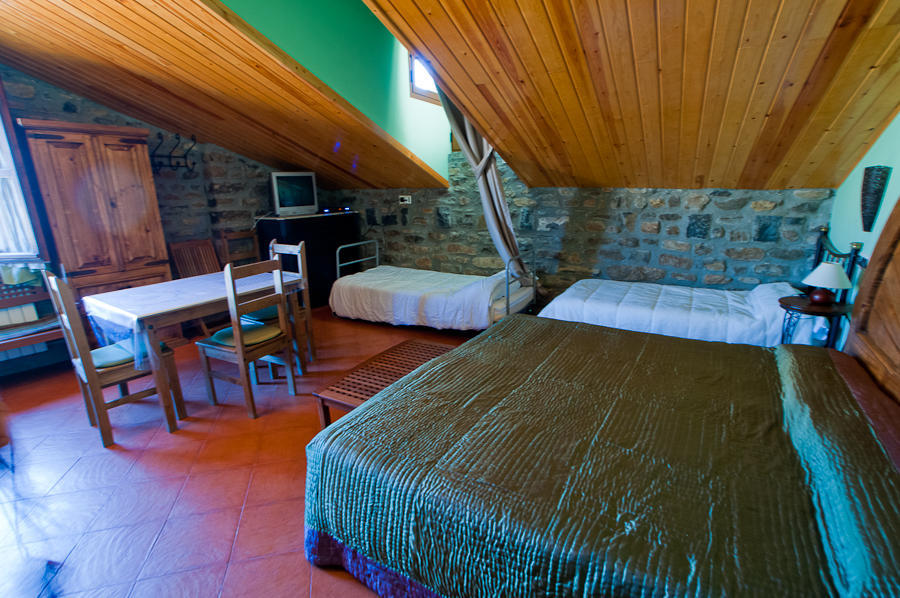 Hotel Villa Romanica Aínsa Стая снимка