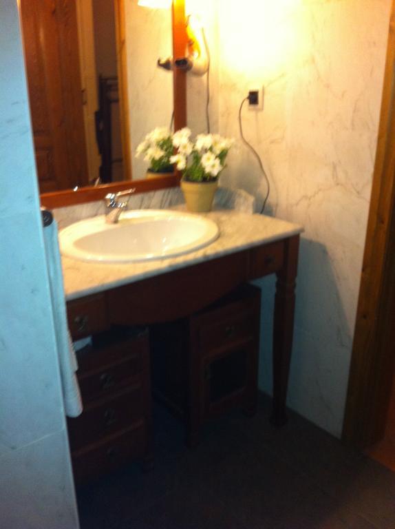 Hotel Villa Romanica Aínsa Стая снимка