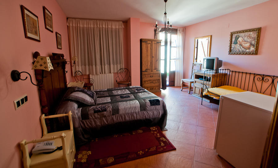 Hotel Villa Romanica Aínsa Стая снимка