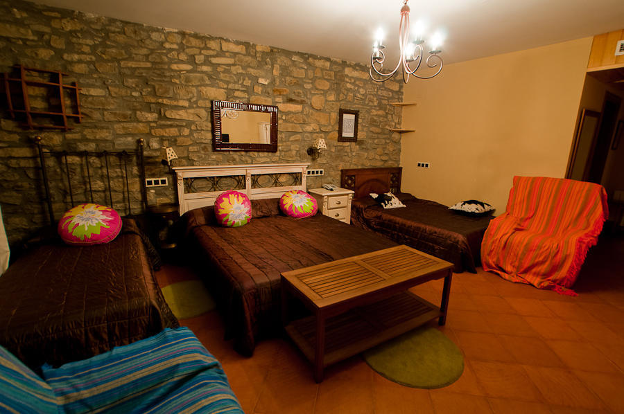 Hotel Villa Romanica Aínsa Стая снимка
