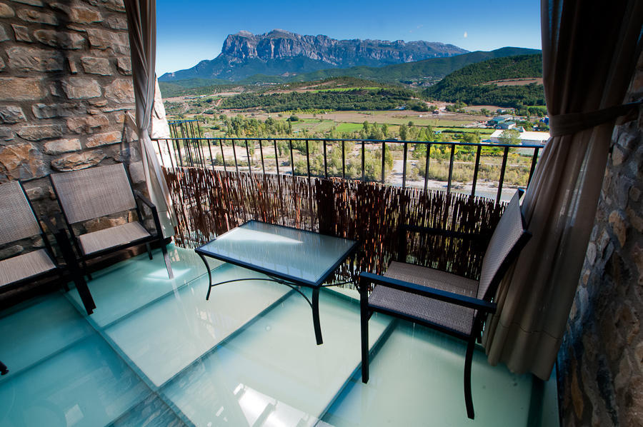 Hotel Villa Romanica Aínsa Екстериор снимка