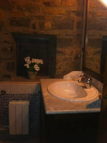 Hotel Villa Romanica Aínsa Екстериор снимка