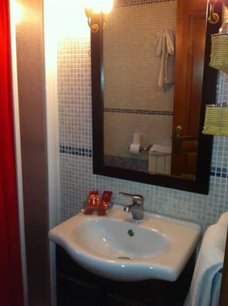 Hotel Villa Romanica Aínsa Екстериор снимка